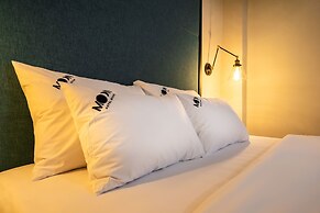 Hotel Moon