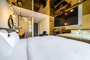 Hotel Moon