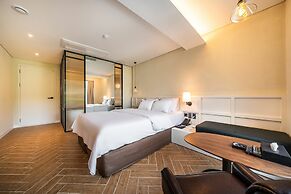 Hotel Moon