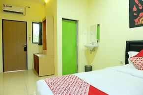 OYO 1853 Guest House D'makmoer