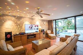 Dojo Pool Villa Beachfront