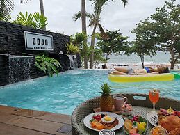 Dojo Pool Villa Beachfront