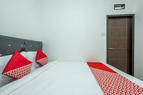 OYO 1460 Anyelir Residence