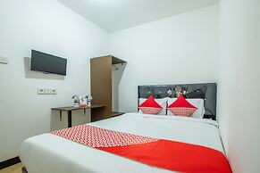 OYO 1460 Anyelir Residence