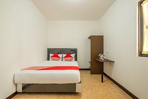 OYO 1460 Anyelir Residence