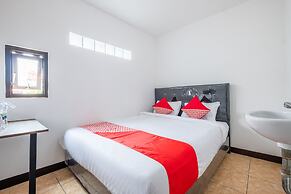 OYO 1460 Anyelir Residence