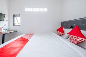 OYO 1460 Anyelir Residence
