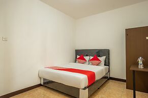 OYO 1460 Anyelir Residence