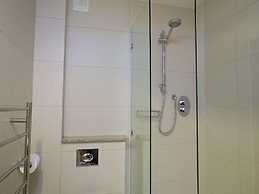 2 Hamstone Court