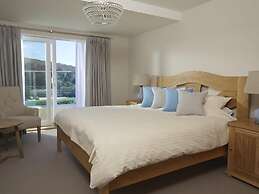 2 Hamstone Court