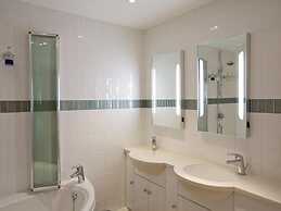 2 Hamstone Court