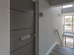 2 Hamstone Court
