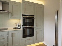 2 Hamstone Court