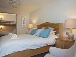 2 Hamstone Court