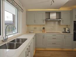 2 Hamstone Court