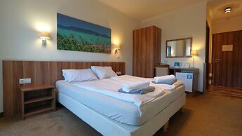 Balaton Colors Beach Hotel