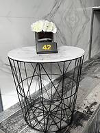 42 Apart-hotel