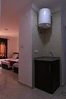 Weekend Hotel