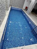 Weekend Hotel