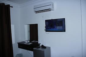 Weekend Hotel