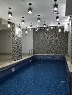 Weekend Hotel