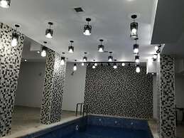 Weekend Hotel