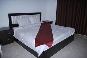 Weekend Hotel