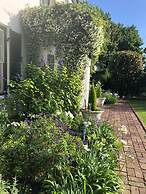 Sandown Lodge