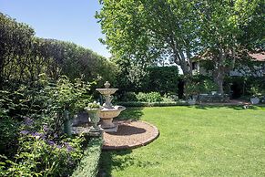 Sandown Lodge