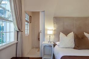 Sandown Lodge