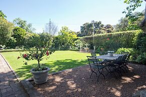 Sandown Lodge
