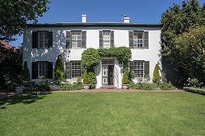 Sandown Lodge