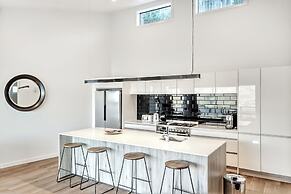 Newly Built Luxe House with Magnificent View