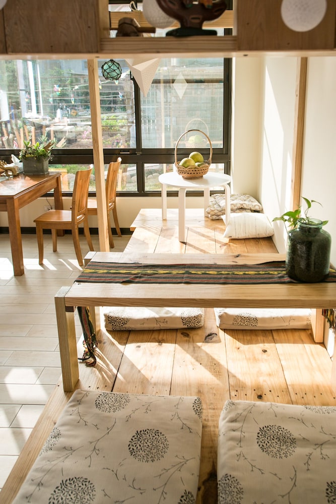 Tree House Café & Homestay