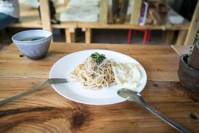 Tree House Café & Homestay