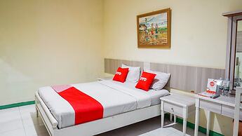 OYO 2085 Chrysanta Hotel