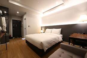 The Mains Hotel