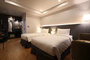 The Mains Hotel