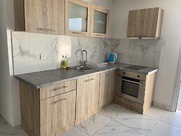 Nissi Adonis Suites