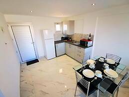 Nissi Adonis Suites
