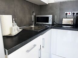 Nissi Adonis Suites