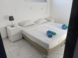 Nissi Adonis Suites