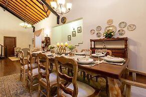 Manuel Manor