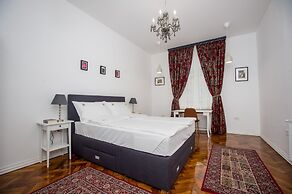 Crown Apartment