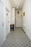 Crown Apartment