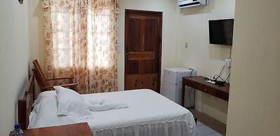 Pal's on the Beach - A Gold Standard Hotel