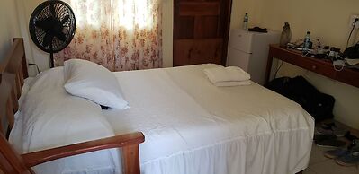 Pal's on the Beach - A Gold Standard Hotel