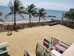 Pal's on the Beach - A Gold Standard Hotel