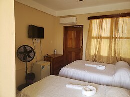 Pal's on the Beach - A Gold Standard Hotel