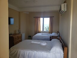 Pal's on the Beach - A Gold Standard Hotel